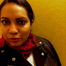 Load image into Gallery viewer, Loom Knit Bordeaux Cowl