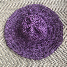 Load image into Gallery viewer, Loom Knit Current Situation Beach Hat