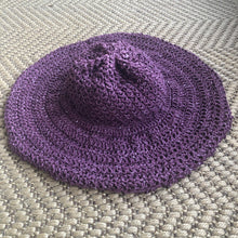 Load image into Gallery viewer, Loom Knit Current Situation Beach Hat