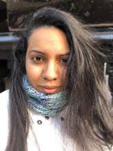 Load image into Gallery viewer, Loom Knit Diamond Cowl