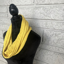 Load image into Gallery viewer, Loom Knit Gardenia Leaves Cowl