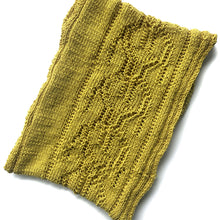 Load image into Gallery viewer, Loom Knit Gardenia Leaves Cowl