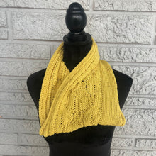 Load image into Gallery viewer, Loom Knit Gardenia Leaves Cowl

