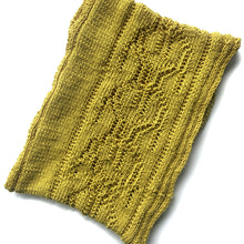 Load image into Gallery viewer, Loom Knit Gardenia Leaves Cowl
